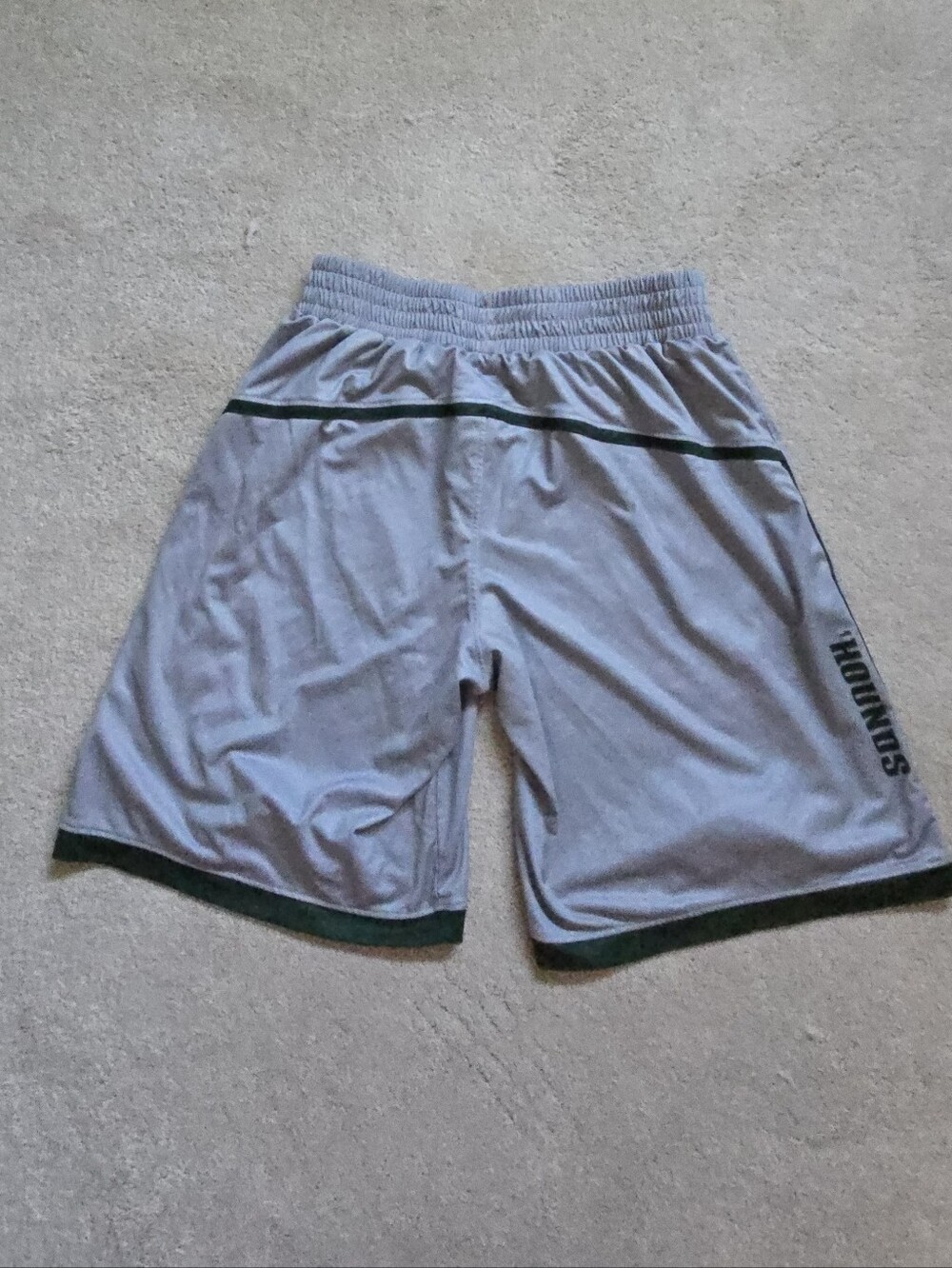 NWOT Under Armour Loyola Grayhounds Gray Athletic Shorts Size Youth Large